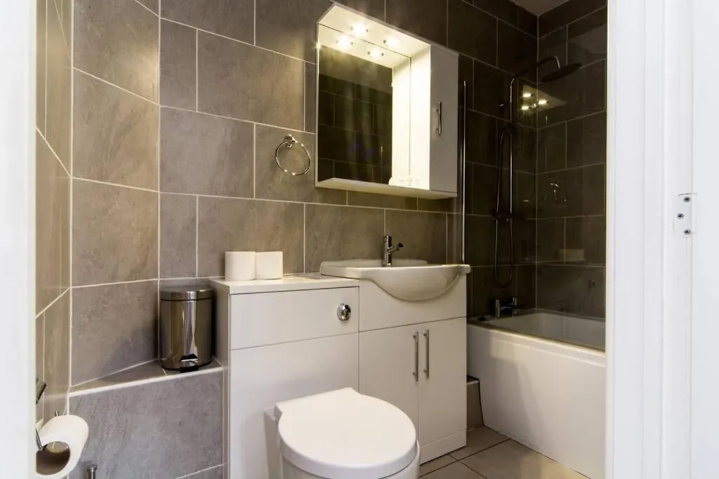 Luxury City Centre Penthouse With Balcony - 2 Bed Apartment Nottingham